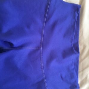 Gently used Alo yoga high waist legging. Size M